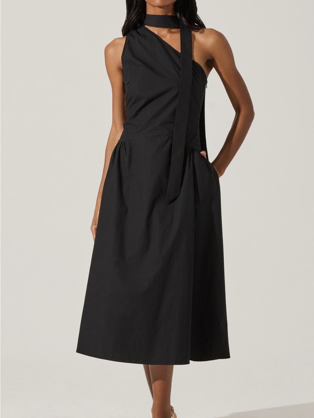 Astr Black One-Shoulder Midi Dress with Bow Detail